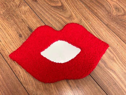 Lips mouth novelty wall mirror - lips,