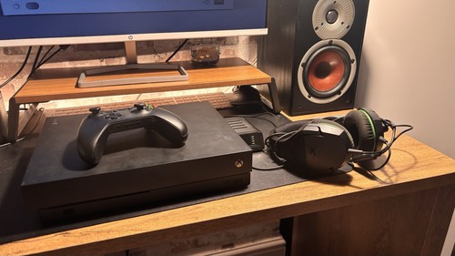 Xbox one black with - black,,