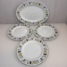 Alfred Meakin - Corinth - Vintage Glo-White 3 x Dining Plates & 1 x Oval Plate
