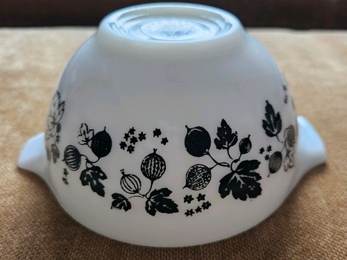 Vintage pyrex black - vintage, white