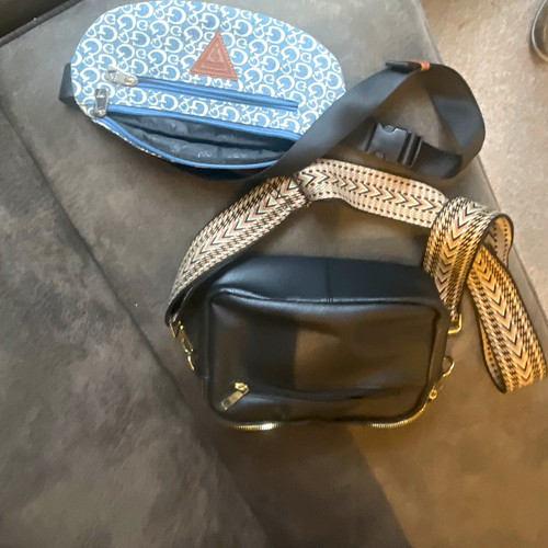 Guess blue white monogram - &,