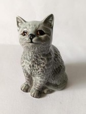 Beswick - Cat Kitten Seated Looking Up, Model No.1886. British Blue /  Lead Grey