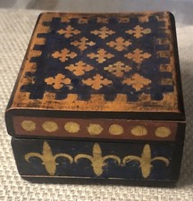ANTIQUE/VINTAGE HANDPAINTED WOODEN TRINKET BOX BLUE & GILT FLEUR-DE-LYS DESIGN