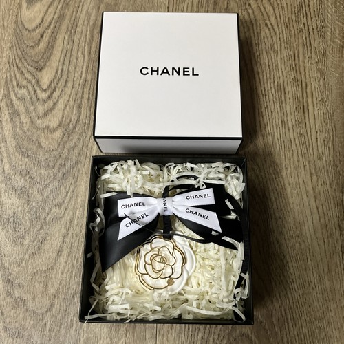 Chanel white gold camellia - gold,