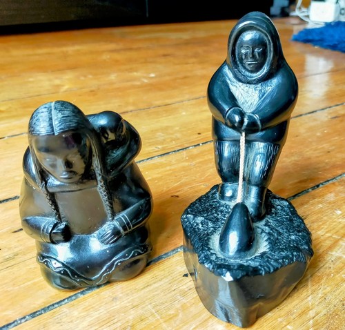 Pair inuit boma - of,