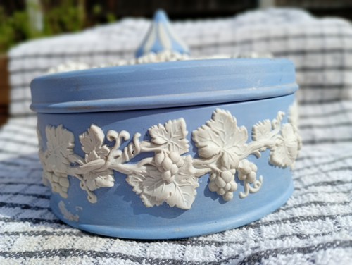 Wedgwood jasperware blue - blue, round
