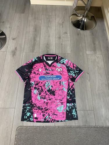Ospreys squad signed pink - signed, euro