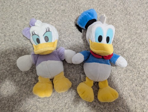 Disney donald duck and - duck, daisy