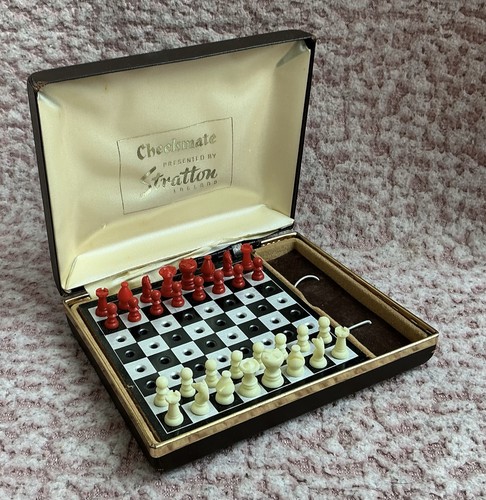 Vintage stratton chess set - stratton,