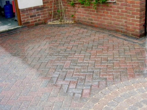 Wet look driveway sealer block