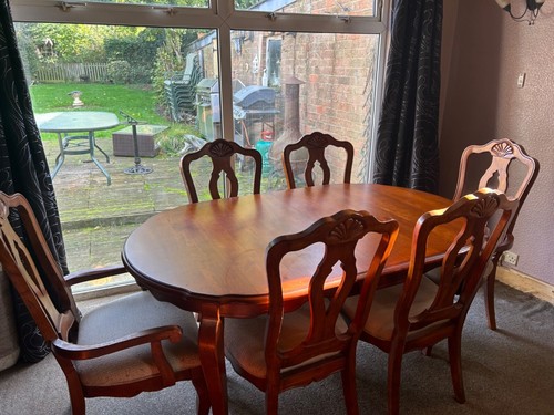 Very nice dining table