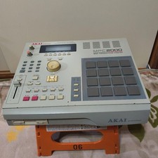 AKAI MPC2000 Sampler with 10