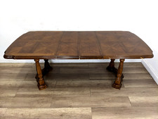 DINING TABLE Universal