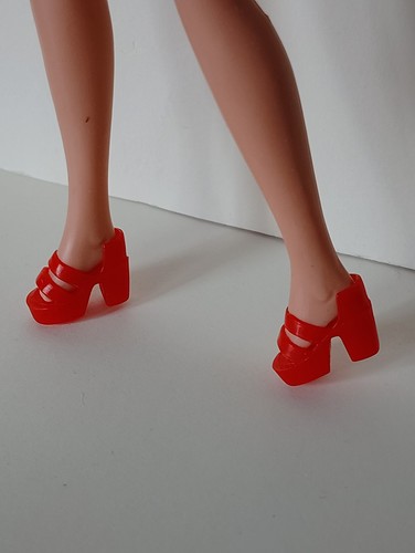 Mary quant daisy doll - mary, 'red