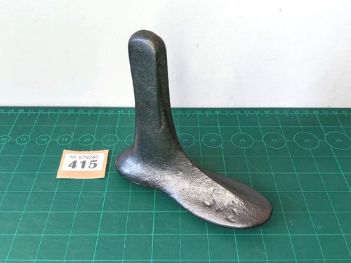 Vintage small cast - cast, single