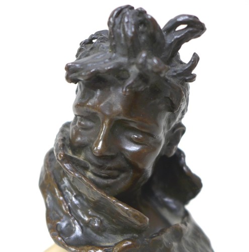 Superb antique bronze bust