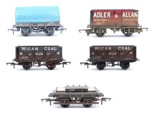 VARIOUS BRANDS 'OO' GAUGE LOT OF 5 CHINA CLAY/SHUNTER/7 PLANK WAGON *WEATHERED