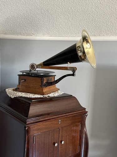 Victor type circa 1902 - r,