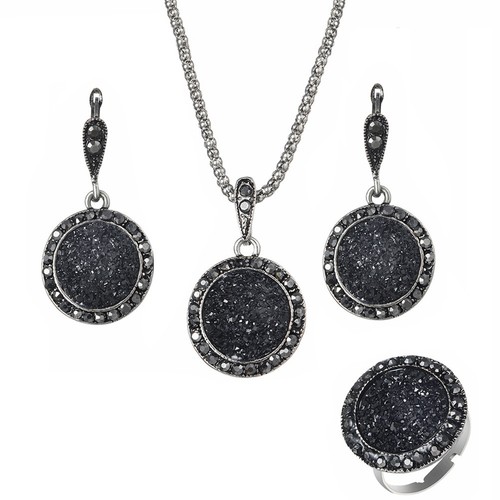 Elegant black resin necklace - elegant,