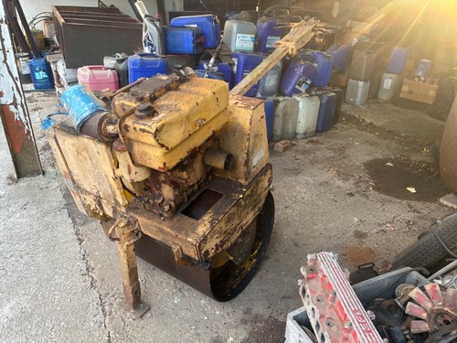 Diesel vibrating pedestrian