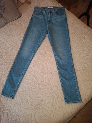 Levis stunning mid blue mile