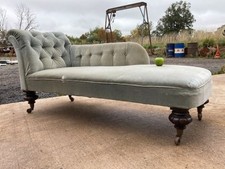 A FINE ANTIQUE VICTORIAN SCROLL END COUNTRY HOUSE DAY BED OR CHAISE