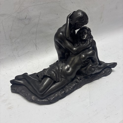 Crosa sculpture lovers - lovers, embrace