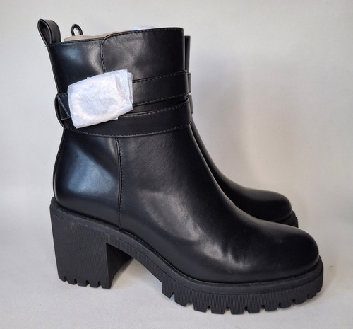 For very black - black, boots