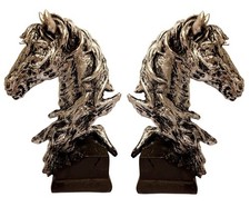 Horse head sculpture on - 2x,