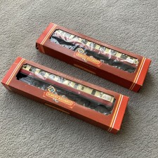 2 x Hornby BR Mk1 Coaches Crimson & Cream R421 R424.