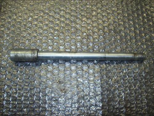 Front wheel pin - front, 1999