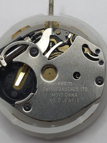 Quartz watch movement 682 - watch,