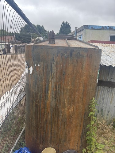 Large vertical cylindrical - vertical,,
