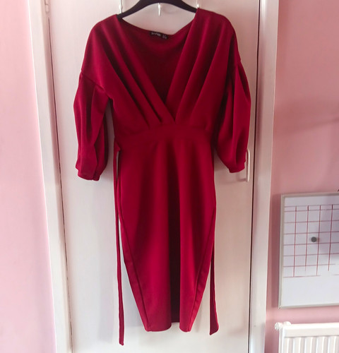 Boohoo red neck dress - v-neck,