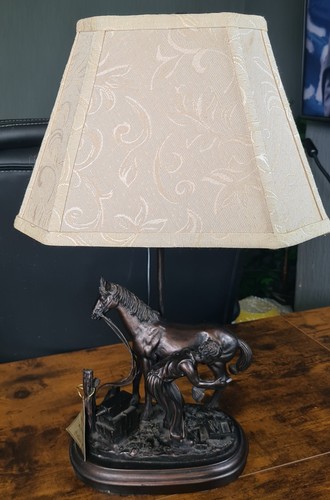 Horse and farrier - table, lamp
