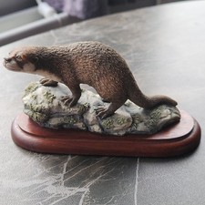 Border Fine Arts Otter on base