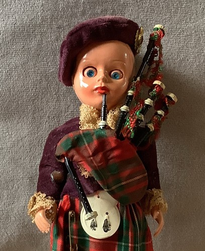 Scottish piper doll with full - with,