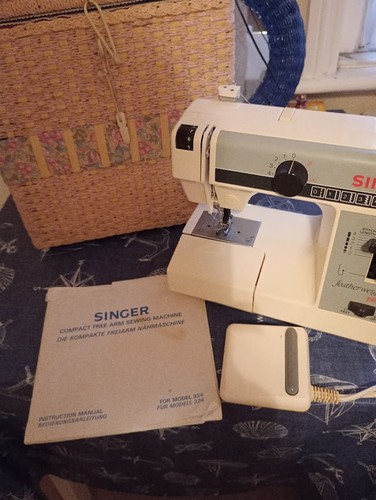 Singer model 100 - model, compact