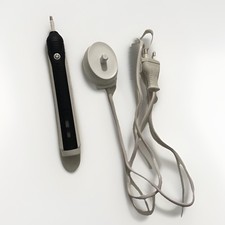 Oral-B 3756 Electric Toothbrush With Charger Great Working Order