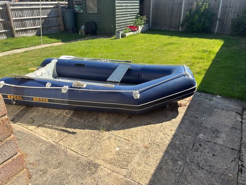 Inflatable dinghy excl 330 - dinghy,