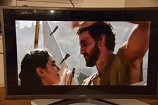 Linsar 32 LED 700 remote control colour TV with stand and Freeview