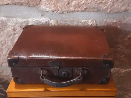 Vintage 1940s demob suitcase - demob,