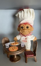 RUSS PIZZA ? CHEF TROLL AT TABLE WITH ACCESSORIES! **RARE, VERY CUTE, OOAK**