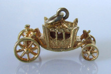 9ct Gold Charm - Vintage 9ct Yellow Gold Coronation Coach Charm (Moving Wheels)
