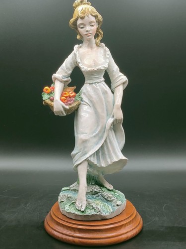 Capodimonte figurine girl - girl, with