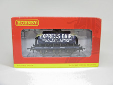 Hornby R6404A LMS 6 Wheel Milk
