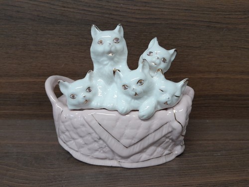 Vintage cats basket - cats, in