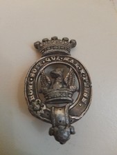 Victorian Household Cavalry Cap Badge With The Moto Honi Soit Qui Mal Y Pense