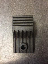 A Yamaha YBR 125 Rubber Tank Pad Breaking 2006 reg