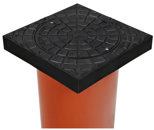 Manhole cover for telescopic